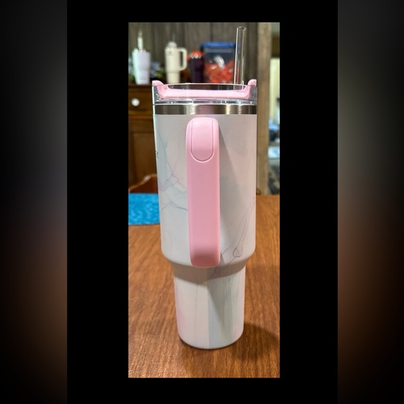 stanley 40 oz quencher Tumbler - Picture 3 of 9